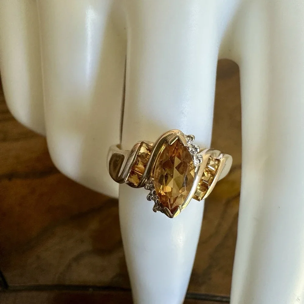 LGL Leer Gem Accent Ring 10K Yellow Gold Size 8 Citrine Quartz 2 Diamonds 3.2g